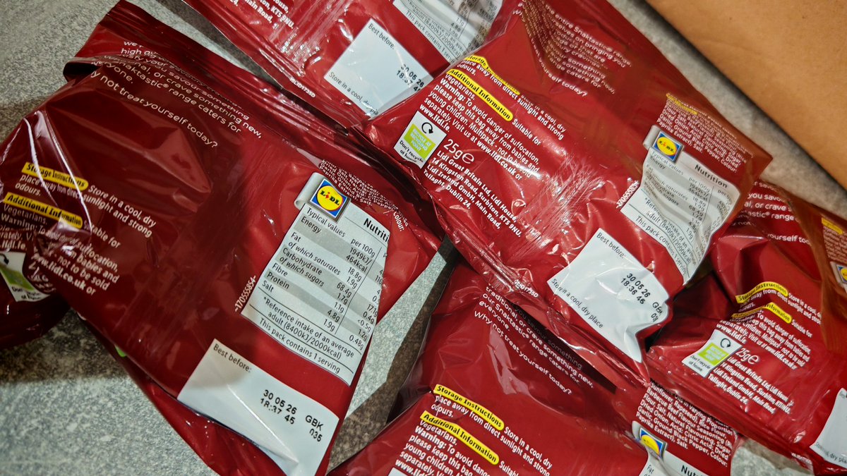 LoonyLind's tweet photo. @LidlGB opened up a multi bag of Your BBQ Beef flavoured potato hoops and so far, every packet is stale, yet weeks away from the bbf date of 30th of May, 6 year grandson seemed to be taking longer than usual to munch through them, now we know why https://t.co/CMiyyMw1oE