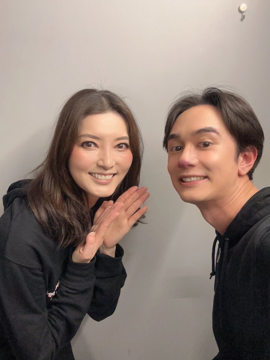 #メリーポピンズ
本日もありがとうございました☂️

メリー・ポピンズ役の朝夏さんと📷✨
まぁ様ほんと佇まいがカッコよくて、動きが綺麗で😍

 #メリーポピンズ2026