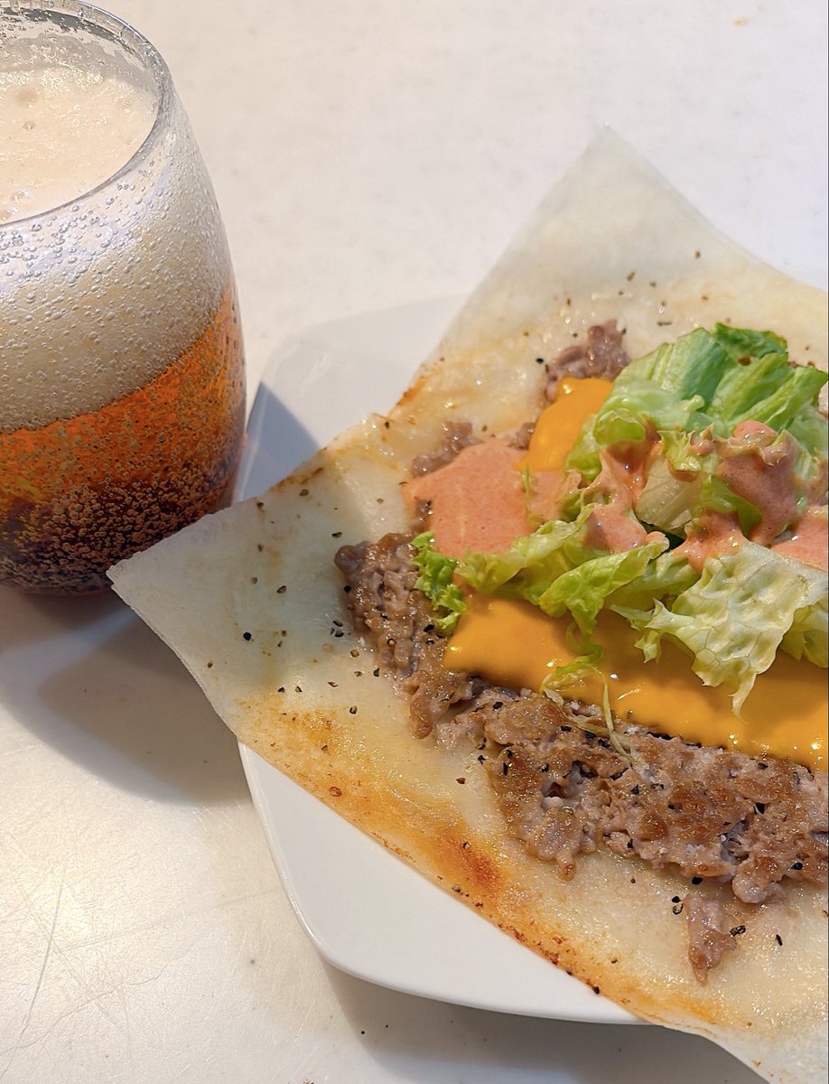 明日から仕事頑張らなきゃーーー
春巻きの皮でハンバーガー🍔風🤭
うまいーーーーーーーー‼︎🍻
