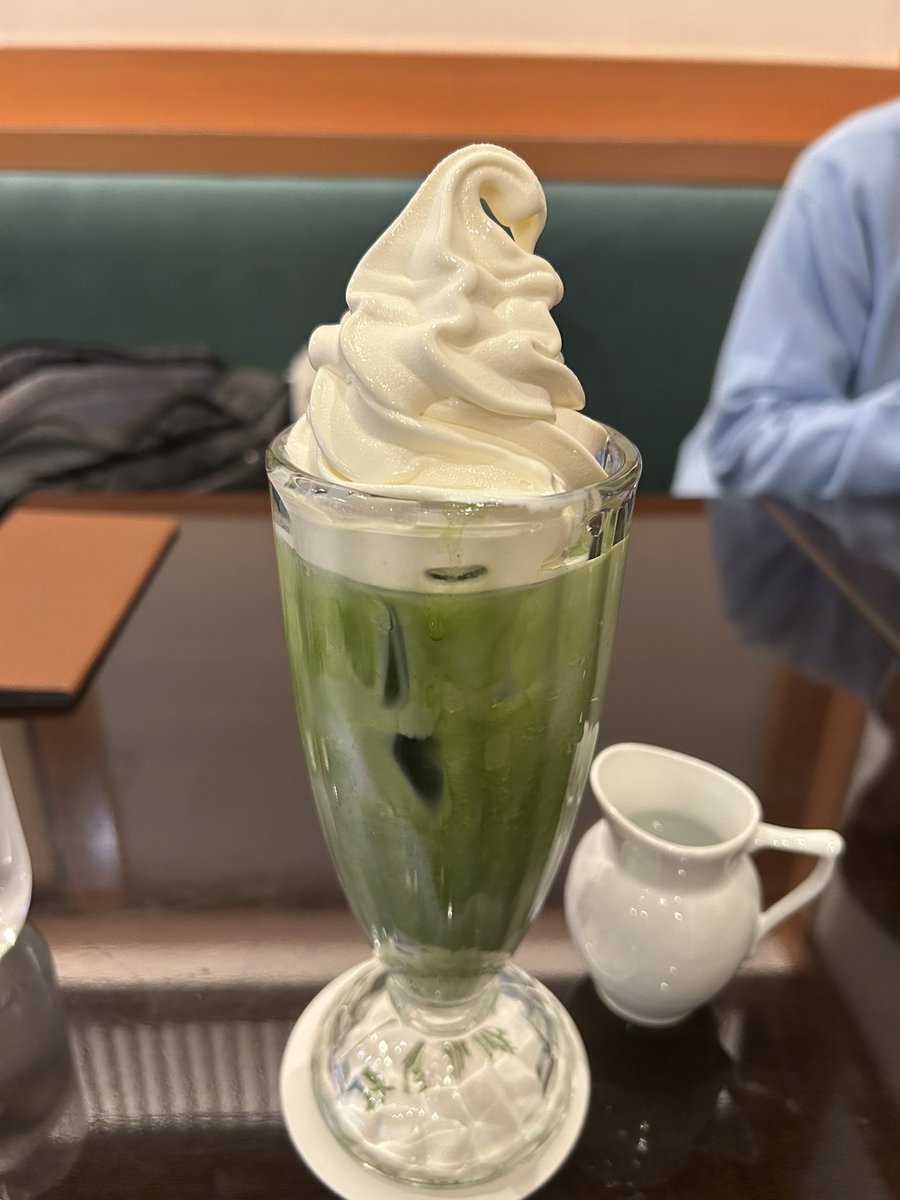 朝から十条で足パツパツだが
いっぱい美味しいもの食べて嬉しい
ハイボール一杯で頭痛がする体になってしまったのは年齢を感じる
リーダーが服買いたいと言ったので完全にがまんの趣味の空色カーディガンを勧めてあげた🫠