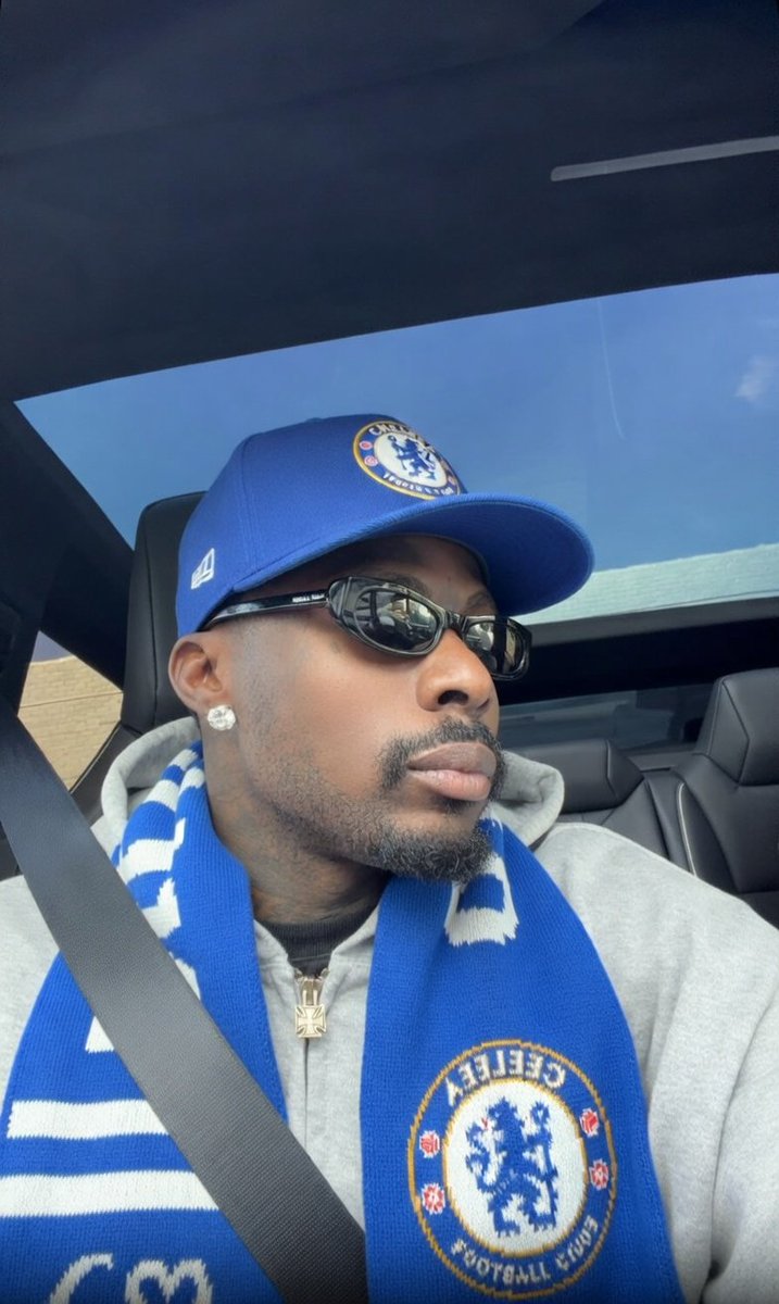 Which club are you supporting today. 

Manchester City or Chelsea? Tell me