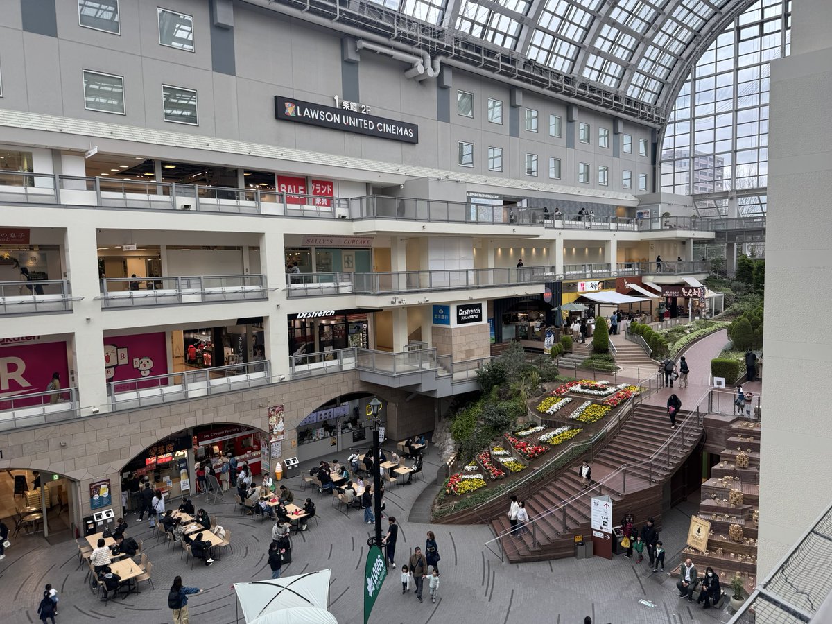 札幌に引っ越して4年半で初めサッポロファクトリーのエイトリウムに来た