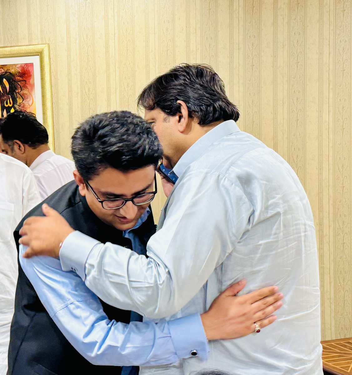 MalikTayyab97's tweet image. Earlier Today ! Offered condolences to  @MalikMAhmadKhan SB on the demise of his elder sister. May God bless the departed soul 🤲🏻 #professional #Dialogue