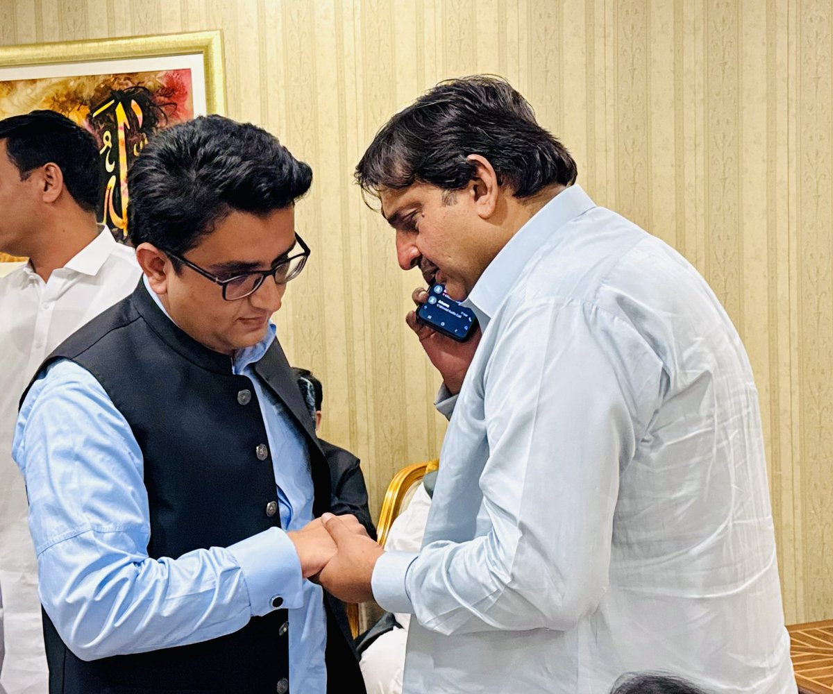 MalikTayyab97's tweet image. Earlier Today ! Offered condolences to  @MalikMAhmadKhan SB on the demise of his elder sister. May God bless the departed soul 🤲🏻 #professional #Dialogue