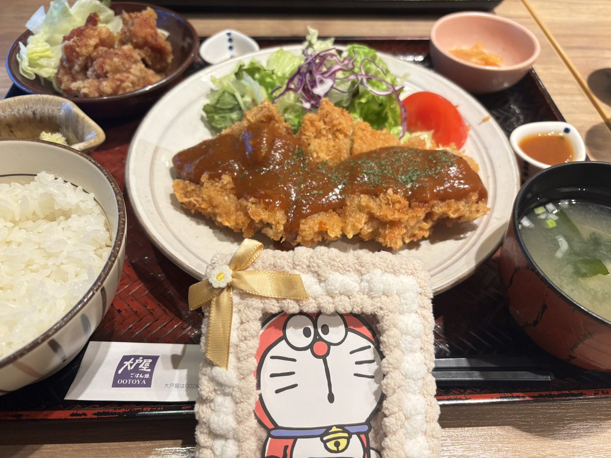 昨日のミニドラとおかきとマンモスのツノ
と晩ご飯。