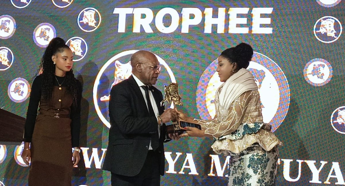 HonKambwala's tweet photo. Trophée MWASI YA MOTUYA : Hon. SARAH KAMBWALA sacrée « Femme LEADER »

La députée provinciale de Kinshasa, élue de la circonscription de la N’sele, Sarah Kambwala, a été distinguée dans la catégorie « Femme leader » à l’occasion de la 4ᵉ édition du Trophée Mwasi ya Motuya. https://t.co/YTw2tBh0cN