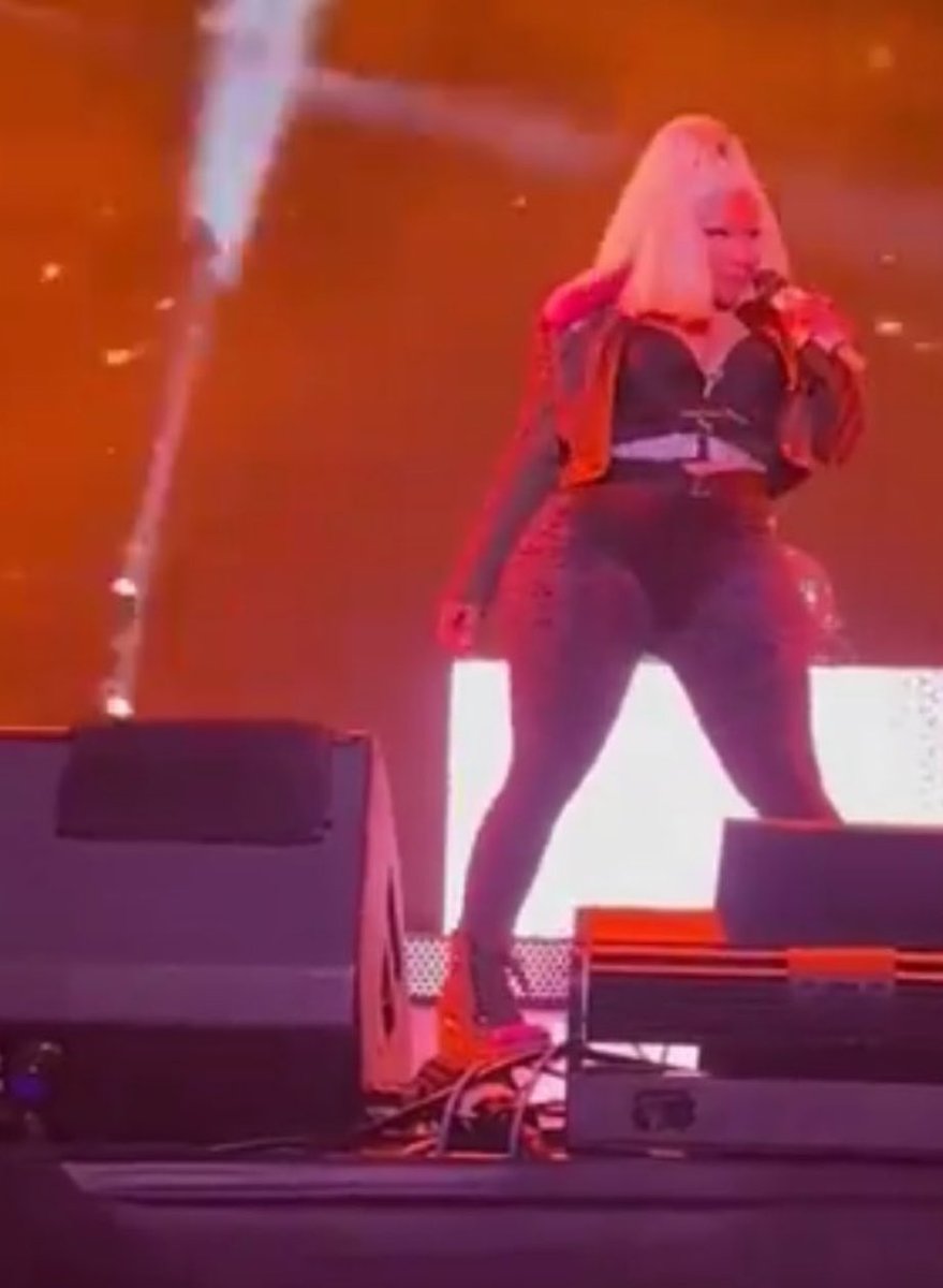 cardiBardi tweet media