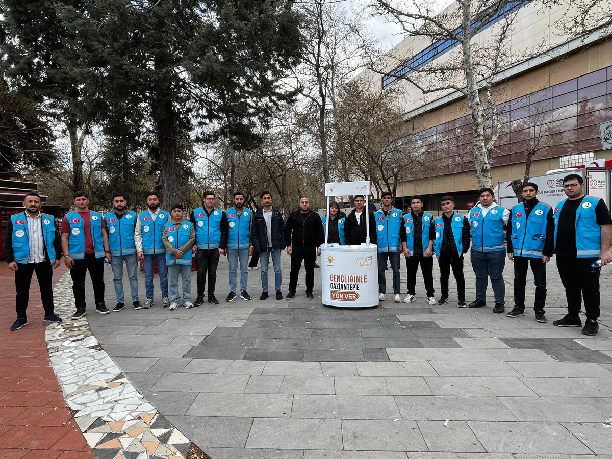 mikramarslan's tweet photo. 📍Sanko Park Avm

Bugün yine standımızın başında, vatandaşlarımızın yanındayız.

Gençliğin enerjisi ve samimi sohbetler eşliğinde hemhal oluyor, talepleri dinliyor, gönül köprüleri kurmaya devam ediyoruz. Gençliğin enerjisiyle sahada olmaya, her an milletimizin yanında yer almaya kararlılıkla devam ediyoruz.

Durmadan, yorulmadan; ilk günkü heyecanla 💫

 @avyusufibis 
@abdulhamitgul 
@osmannazlier 
@ferdisenel25 
@avmustafadurmus 
@mikramarslan 
@AKGenclikGM