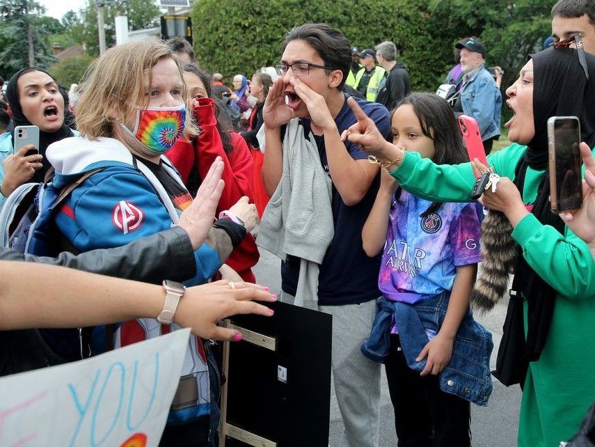 OttawaCitizen's tweet photo. Ottawa's 'bubble bylaw' could take effect this summer https://t.co/iBp9rtDODi https://t.co/xI0dNYtsl5