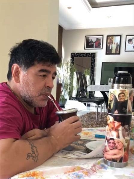 *El domingo duermo hasta tarde*
yo el domingo a las 9am: