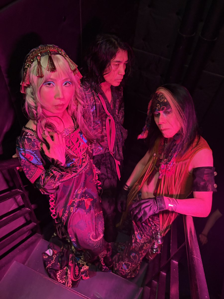 Borisheavyrocks's tweet photo. 昨晩のRAYとの2マン-Pink Special-ご来場ありがとうございました。
異文化交流楽しかったですね。

チェキ会ではいつもステージから見えるお客さんからすぐにライブの感想を頂けたり、初めて観ていただいた方にもチェキ会参加して頂いたり。Borisの活動も30年を越えていますが、まだまだ得難い素敵な時間が生まれますね。

RAY @_RAY_world メンバーの皆さん、運営スタッフの皆さんありがとうございました。
