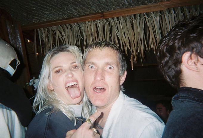 Dead Sara France tweet media