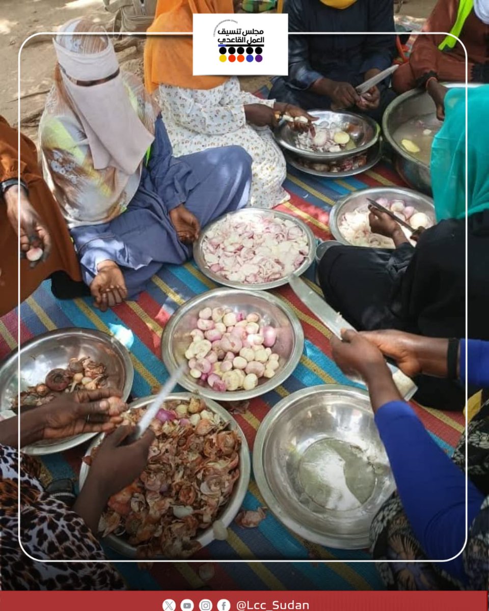LCC_Sudan's tweet image. Al-Hamidiyah IDP Camp Emergency Room continues, for the fifth consecutive day, implementing the community kitchen project, providing meals to displaced families at the Ayour Barakat School shelter center.#LCC_SUDAN