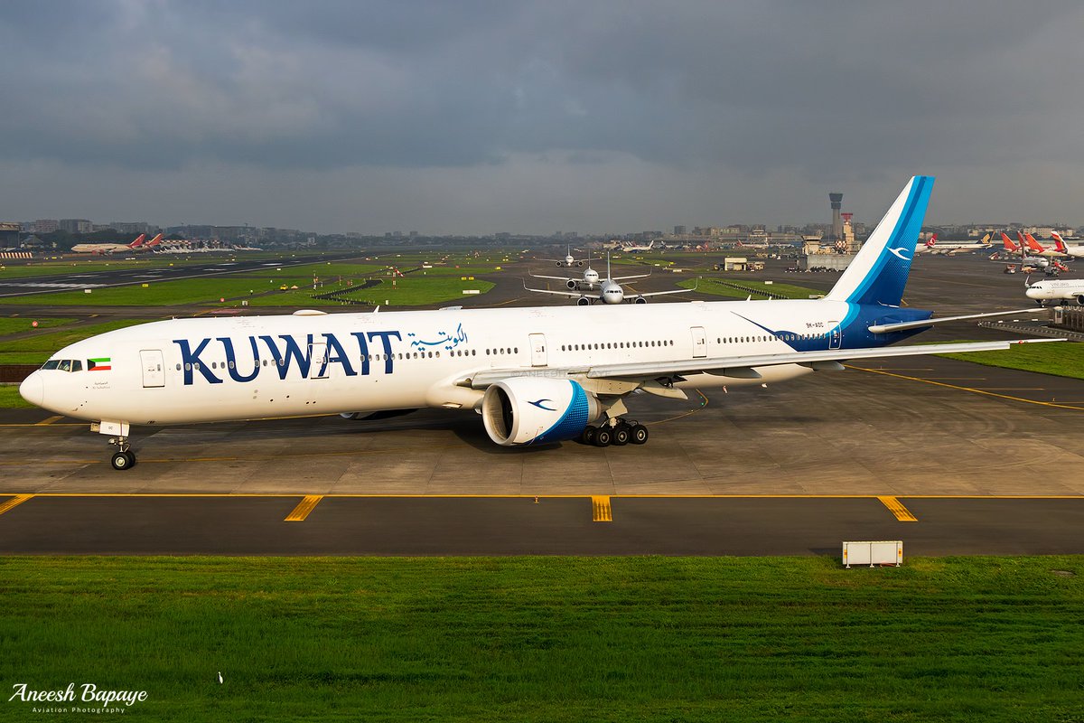 aneesh_bapaye's tweet photo. @KuwaitAirways @BoeingAirplanes 777-369(ER) [9K-AOC] named ' Al-Sabahiya / الصباحية ' holding short on taxiway N1 for rwy 27 at @CSMIA_Official Mumbai as KU304 / KAC304 to Kuwait City (KWI).

#kuwaitairways #boeing #boeing777 #MumbaiAeroFrames #GatewayToGoodness #mumbaiairport https://t.co/oR5IFNOqA7