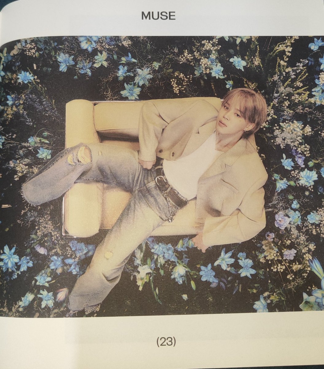 Azedomah's tweet image. Pra mim essa foto é uma das mais bonitas do photobook do Muse 😭😻

#JIMIN #musejimin #muse #BTSİSCOMİNG