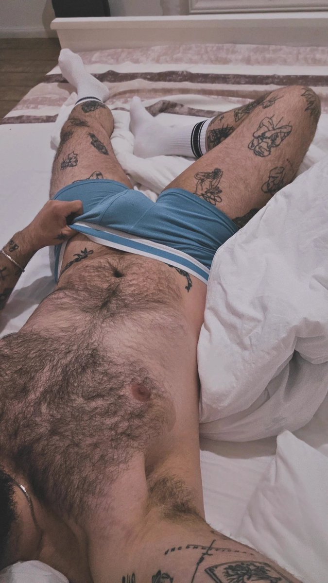 aurellmm's tweet image. Paște fericit ! ✨️🦝
#gay #tattoo #gayboy #hairy