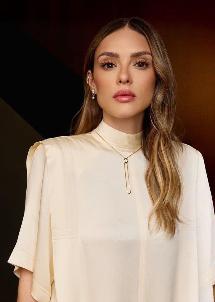 squadtvzeiras's tweet photo. 🥳🎉❤ || Hoje  a atriz Isabelle Drummond está completando 32 anos, desejamos todo o sucesso e felicidades! Que venham muitos personagens para nos emocionar! Felicidades! https://t.co/6t0RbtpShQ