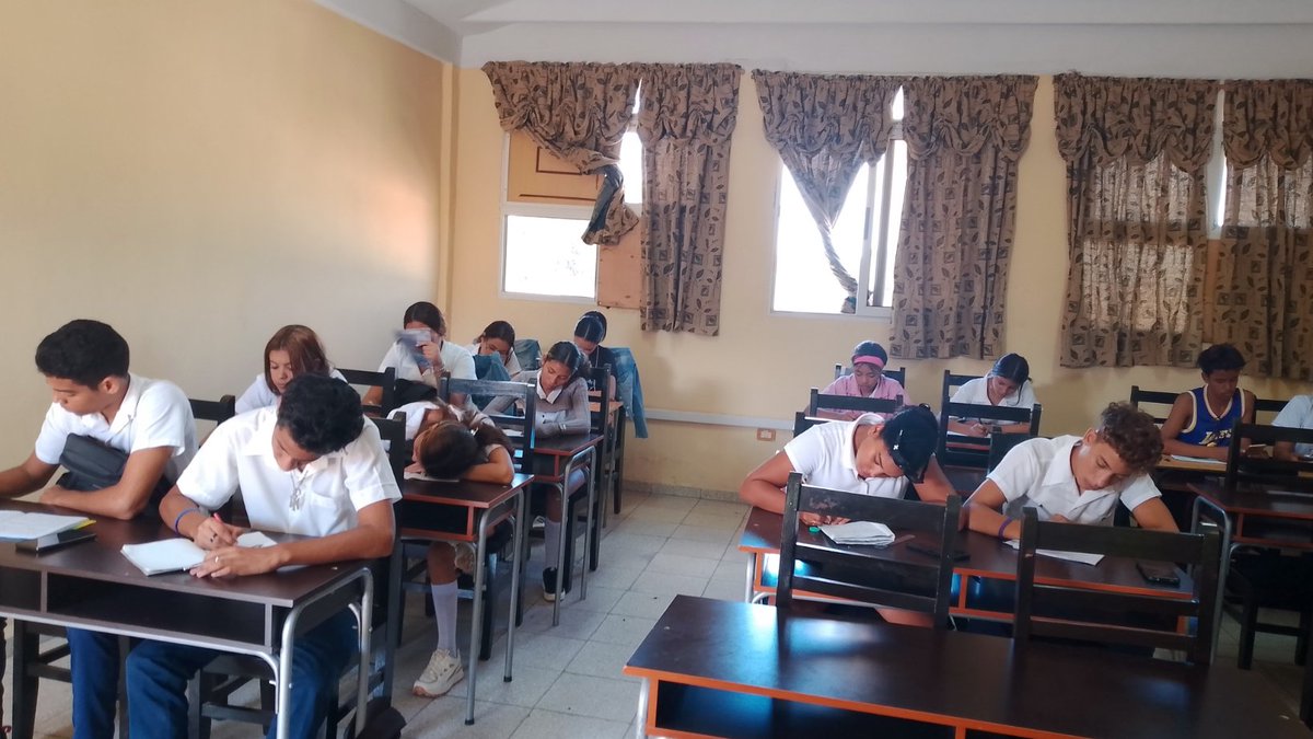 "El ordenamiento juridico. Jerarquia normativa y la interpretacion del Derecho" , impartido por <a href="/yenys_rodrc/">Yenys Rodríguez</a> a los estudiantes de la carrera del TM en Derecho Judicial en la unidad docente del <a href="/Tribunal_Granma/">Tribunal Provincial Popular Gramma</a> . 
#SePuedeMuchoJuntos 
#NiUnPasoAtras 
#Bayamo 
#ProvinciaGranma