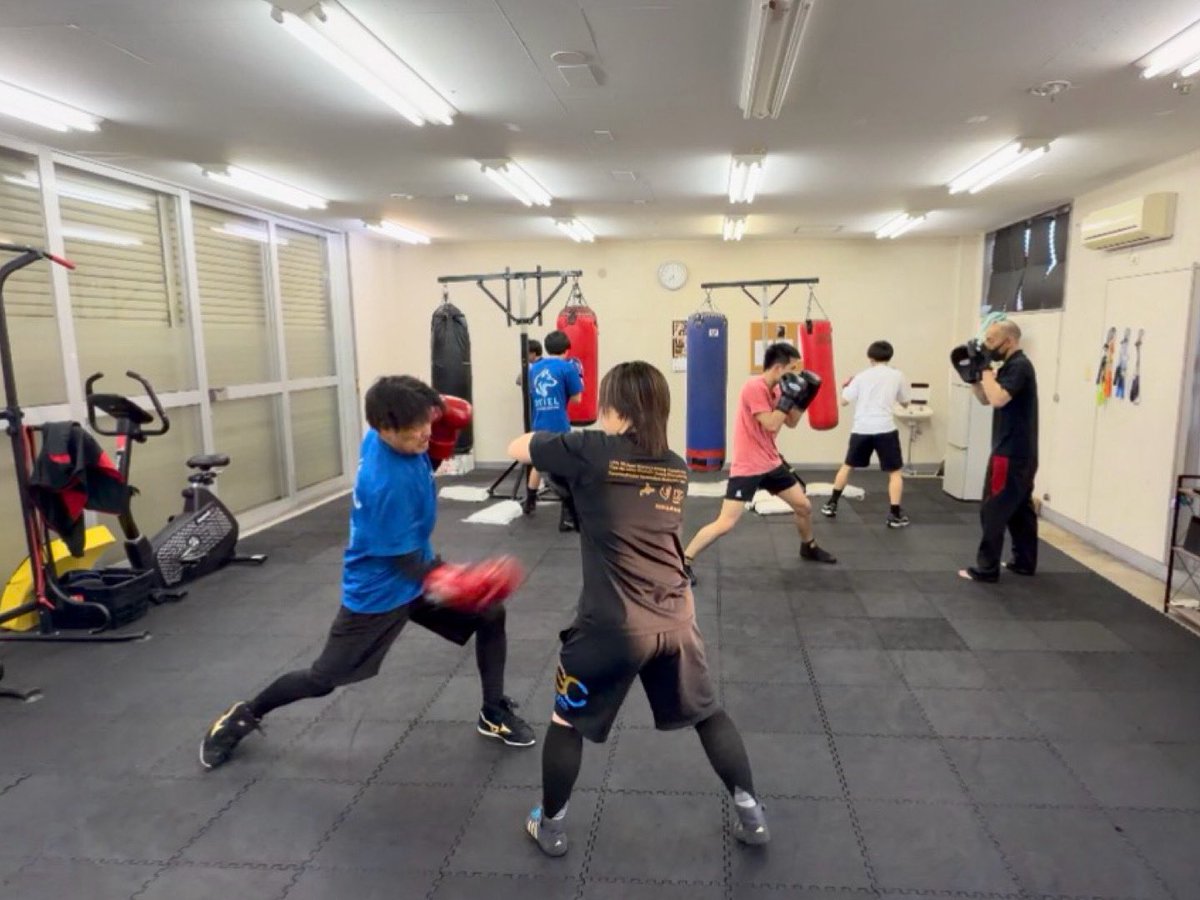 今日も同じことの繰り返し。
身体に染み付くまでずっと。
今週金曜日はガチスパークラス。
きっとまたぶっ倒されると思うけど、せめて一矢報いる。