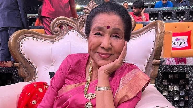 Varsha_Yadav07's tweet photo. एक युग का अंत 💔
संगीत जगत की महारानी, आशा भोसले जी का 92 वर्ष की आयु में निधन हो गया।
उनकी मधुर आवाज़ ने करोड़ों दिलों को छुआ और हमेशा अमर रहेगी। 🎶
ईश्वर उनकी आत्मा को शांति दे। 🙏
#AshaBhosle
#RIP
#EndOfEra https://t.co/eodlcPMsOa
