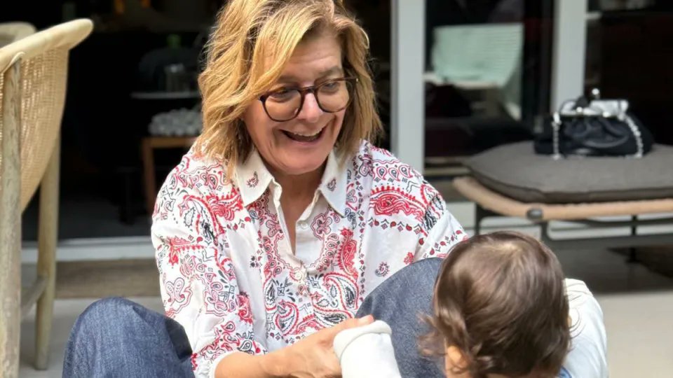 MemeirosM's tweet image. ❤️Júlia Pinheiro Partilhou Registos Únicos Com A Pequena Pilar, De Dez Meses, E Revelou Como A Experiência De Ser Avó Mudou A Sua Perspectiva De Vida. "Uma Segunda Oportunidade De Amar".

 #JúliaPinheiro #Família #FamososPT #Portugal #Amor #SIC #Televisão

memeiros.com/2026/04/julia-…