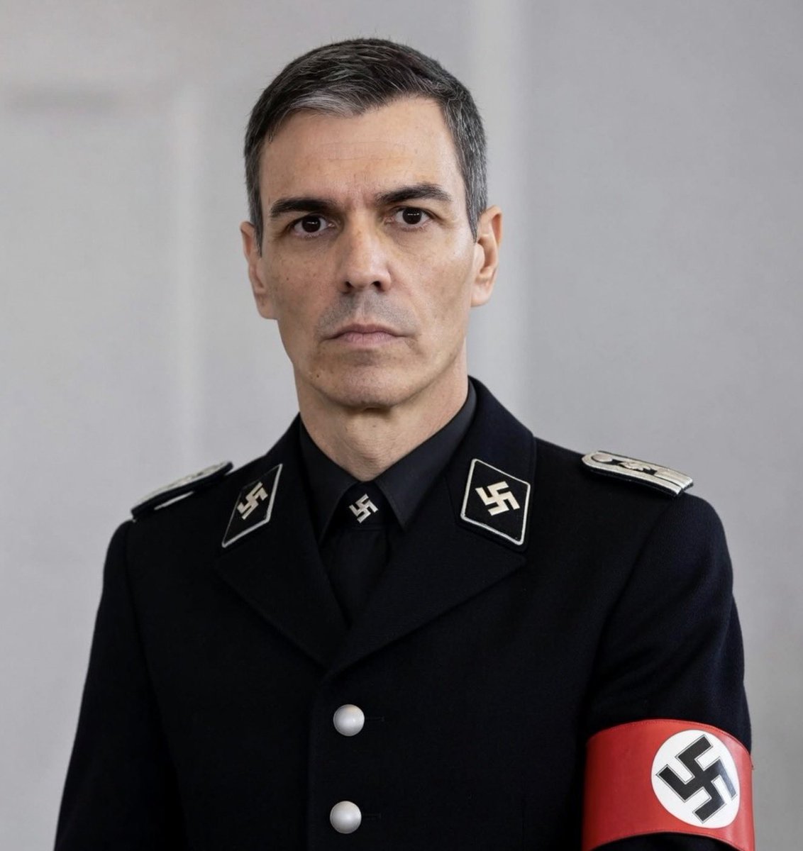 Španija je javno izjavila, da bo dala veto vsaki vojaški operaciji pod okriljem NATA v Hormuški ožini. 

In problem je Orban in ne nazisocialist Sanchez.