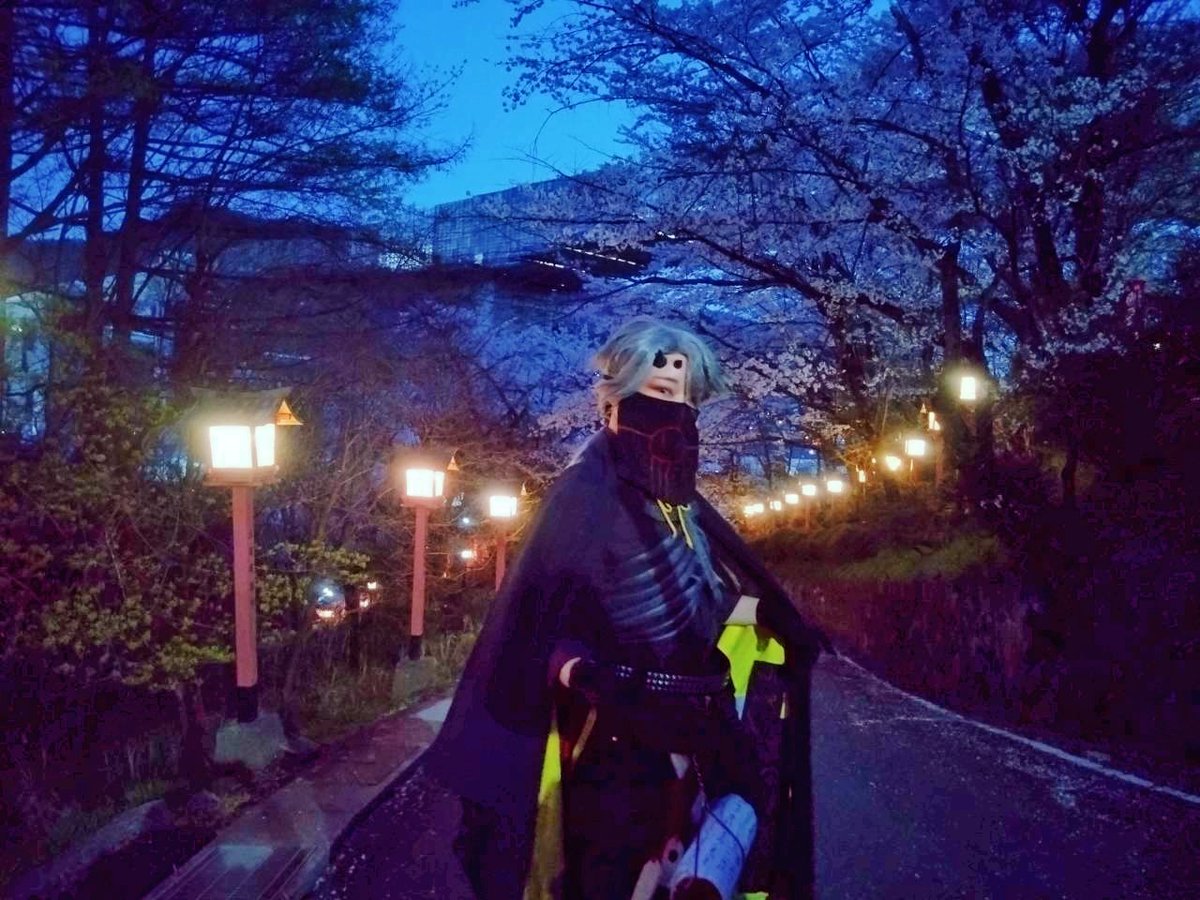 【⚠cosplay】
第5人格/納棺師/鬼
――
　　　声に招かれ闇の中
　　　　　　　　　　　　――

📷️:ありゅう
※お寺から特別な許可を得て撮影しています
成田山 蓮華不動院 様
#すわコス部