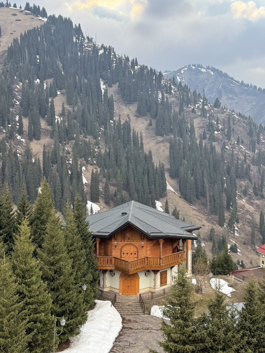 Andrew007Uk's tweet image. What connection links these 4 houses?

Which one would you choose to stay/live in?

Why?

Exploring #Kazakhstan