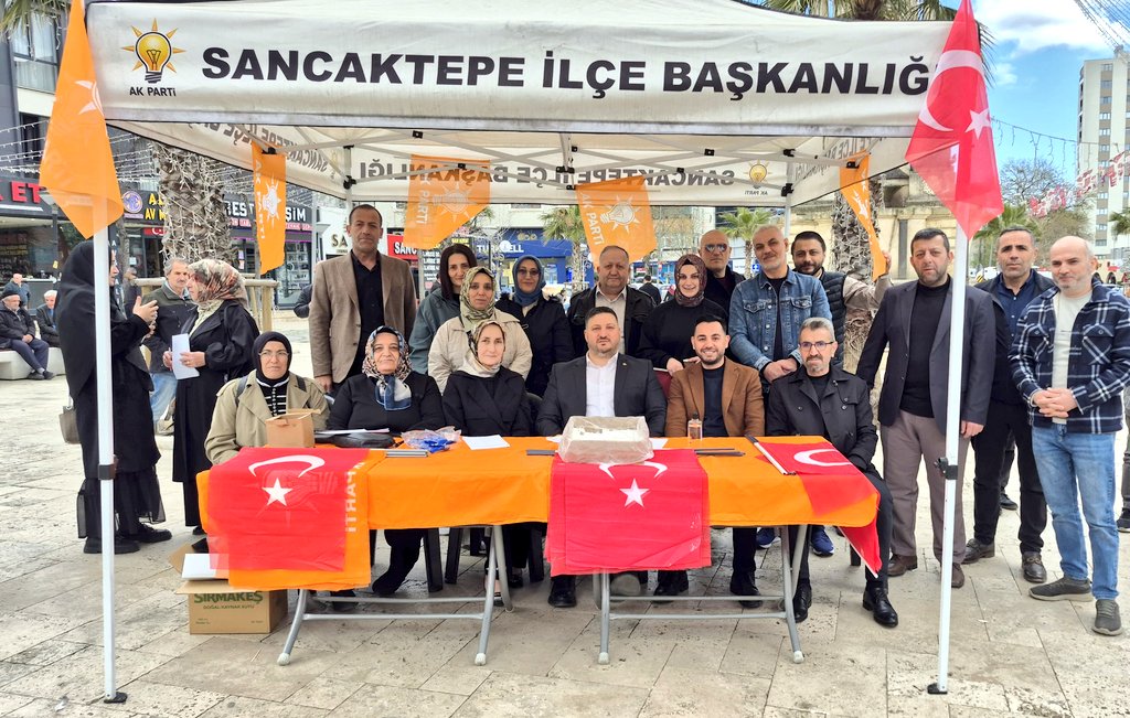 FeyzullahTORLAK's tweet photo. Samandıra Merkezde kurulan Ak Nokta standımızda vatandaşlarımızla bir araya geldik. 
Milletimizin ilgisi ve desteği bizlere güç veriyor. Birlikte daha güçlü yarınlara yürüyoruz.

@abdullahozdemir 
@ridvan_bural 
@ak_sancaktepe https://t.co/MfuxbfoIYk