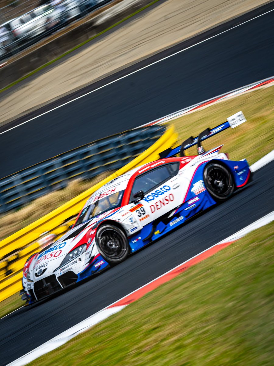 neo_ron97's tweet photo. SuperGT開幕戦岡山２日間ありがとうございました❤️‍🔥🍑
39号車は5番手でチェッカーを受けました！最後まで諦めずに戦うチームの姿に心をうたれました✨次戦に繋がるレースとなったはずです✊🏻✨✨

今シーズン改めてTGRTEAMSARDの一員として盛り上げ、PRをしていくのでよろしくおねがいします！💙❤️
#SuperGT
#TGRTEAMSARD
#KOBELCO