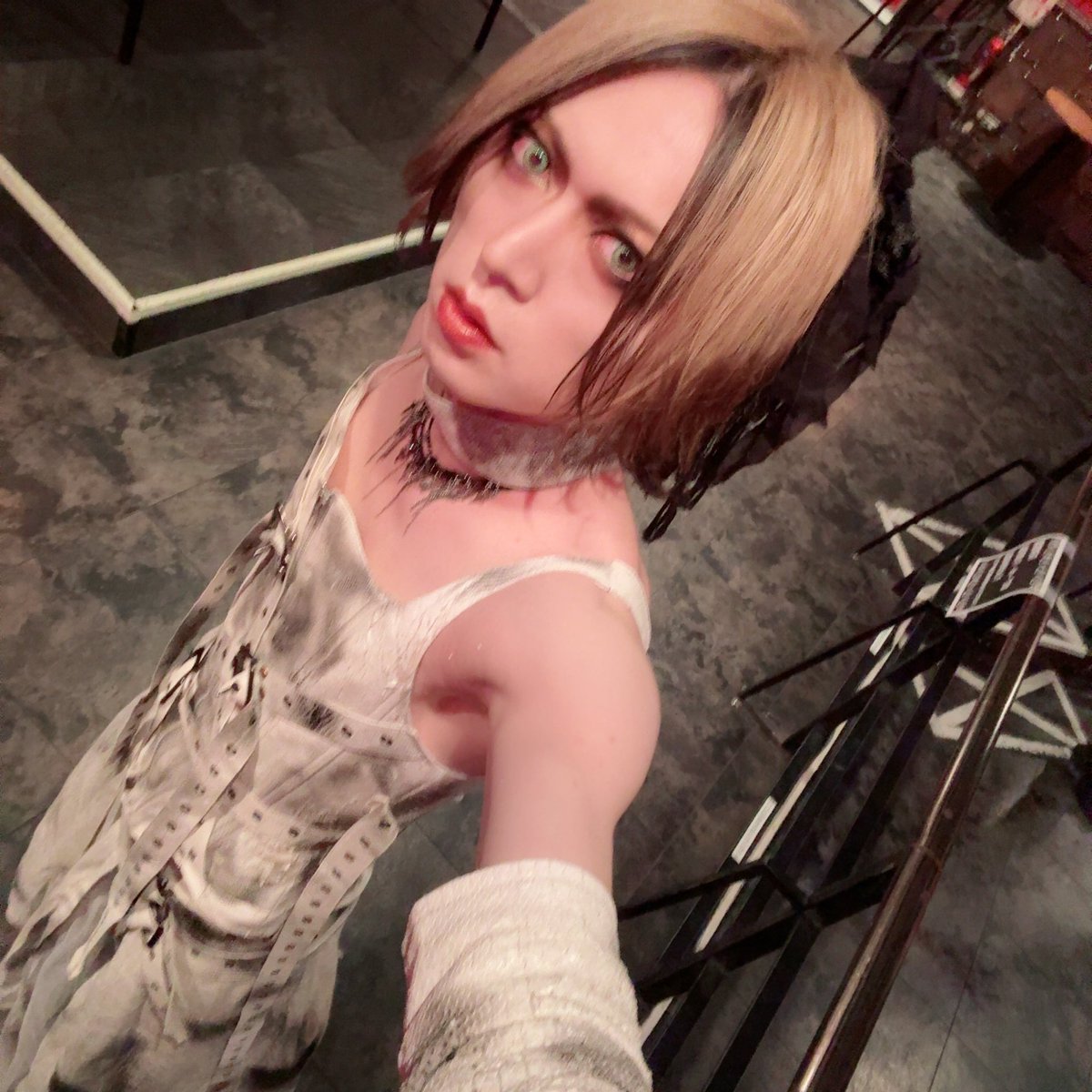 DIAURA_yo_ka's tweet photo. 15th Anniversary「独裁の庭」
いよいよ開幕。

このツアーは純粋にDIAURAを感じ合うものだと伝えられたのではないかと。
10年前の衣装も精神的に過去と今を結んだ感じがして本当によかった。
このツアー、絶対に面白い。

次回18日柏PALOOZAで会おう。 https://t.co/mtdkSnC02x