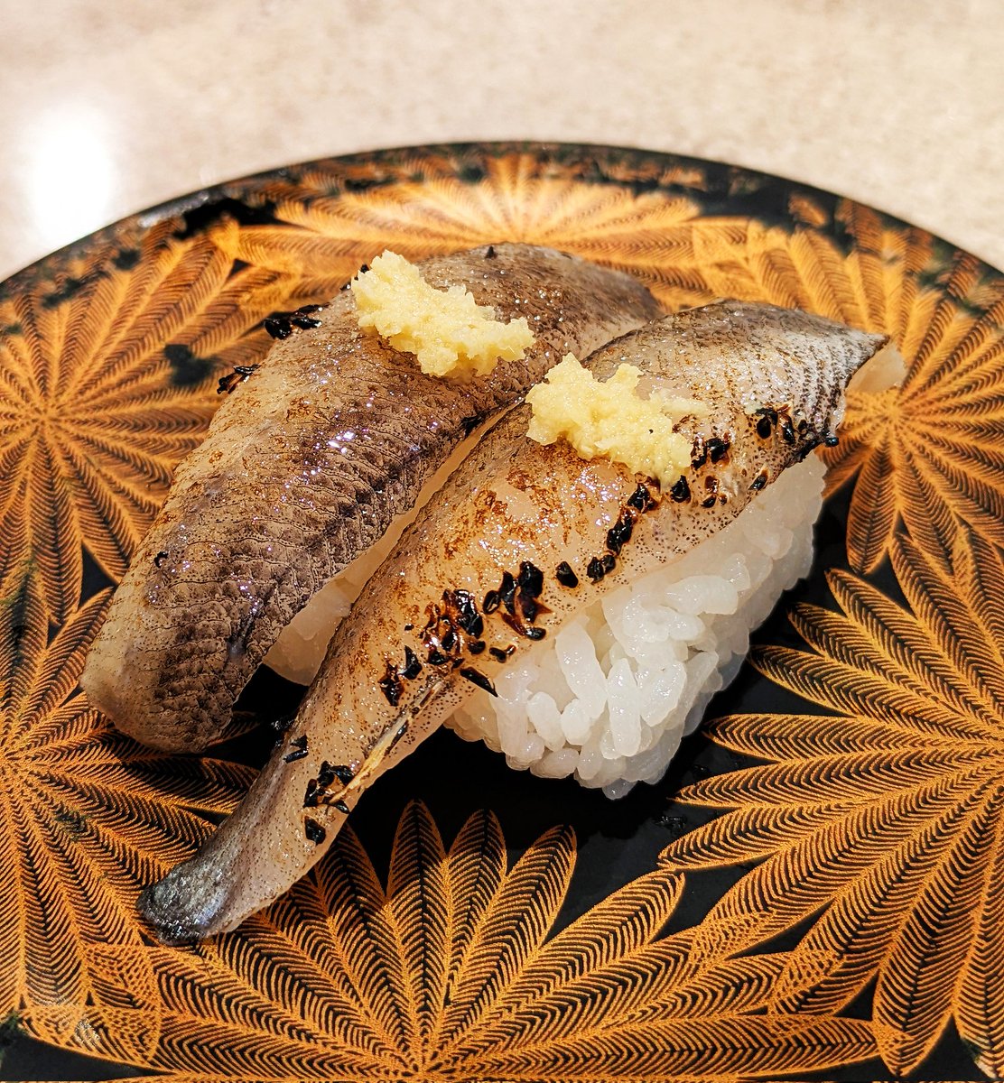 joban_saikou's tweet photo. 【福島、反則級】

“常磐もの”メヒカリの炙り握り。
炙った瞬間、脂がじゅわっと浮いて
口に入れたら、とろけて消える。

白身なのに、この色気は反則。

しかも一皿340円。

福島、強すぎる。 https://t.co/9Uun6dqadD