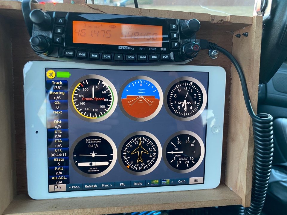 CMOSlabs's tweet photo. @imohappy iPad in car 😎✈️ https://t.co/p4eyhvFy5J