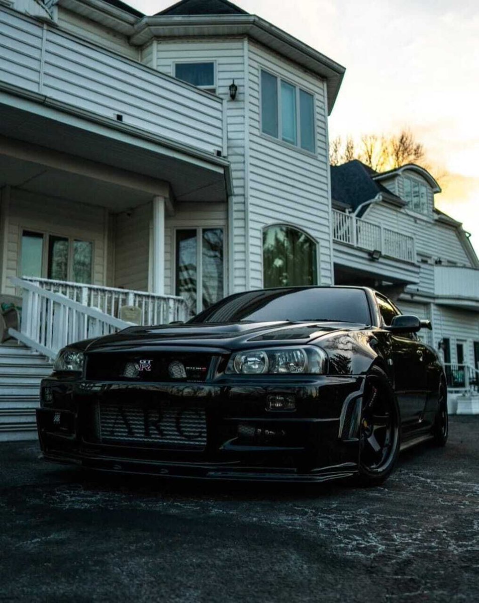 Retromania4ever's tweet image. 🎏🇯🇵🎏 #Nissan #Skyline GT-R R34
• 2.6L Twin-Turbo RB26DETT Inline-6
• 320 hp real output / 392 Nm torque
• 0–100 km/h ≈ 4.9 sec
A #JDM icon that dominated the streets and the track.