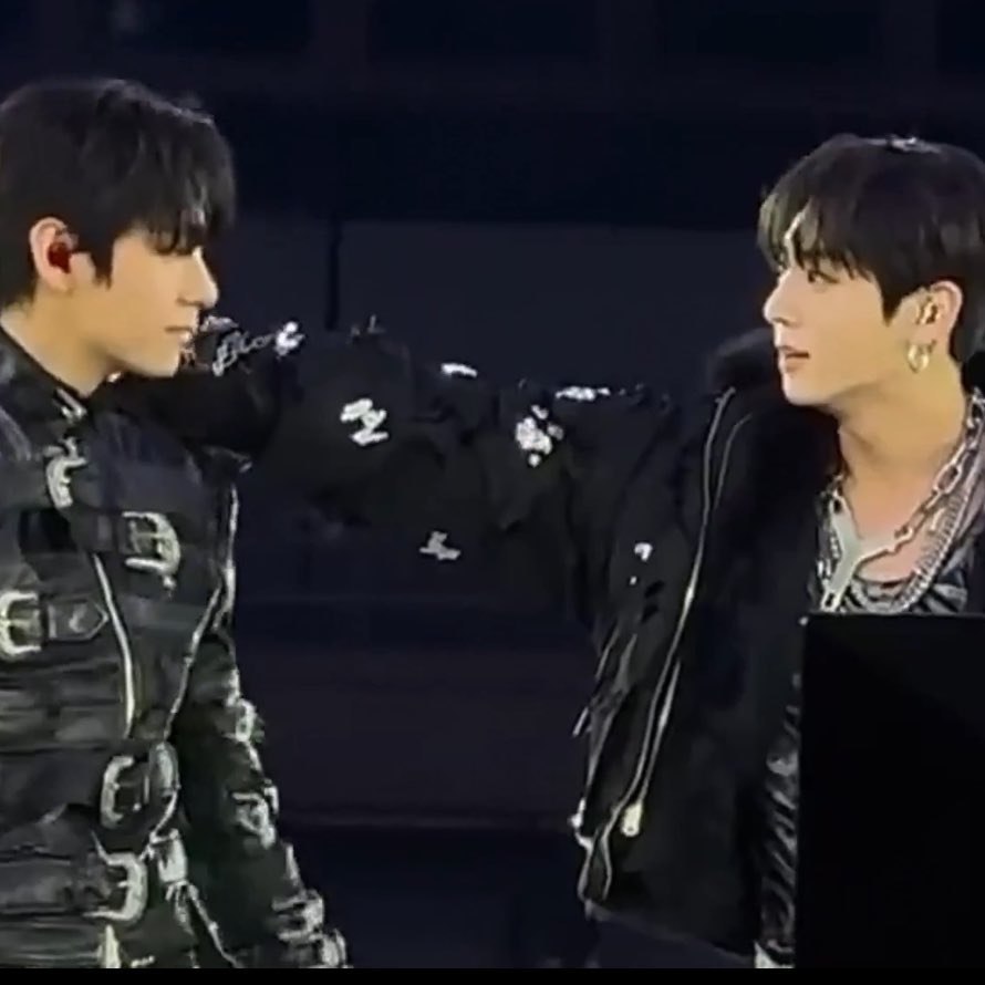 lovrtaetk's tweet photo. TAEKOOK MOMENTS FROM GOYANG CONCERT DAY 3 – A THREAD 🧵 https://t.co/ZLp2pnFv9A
