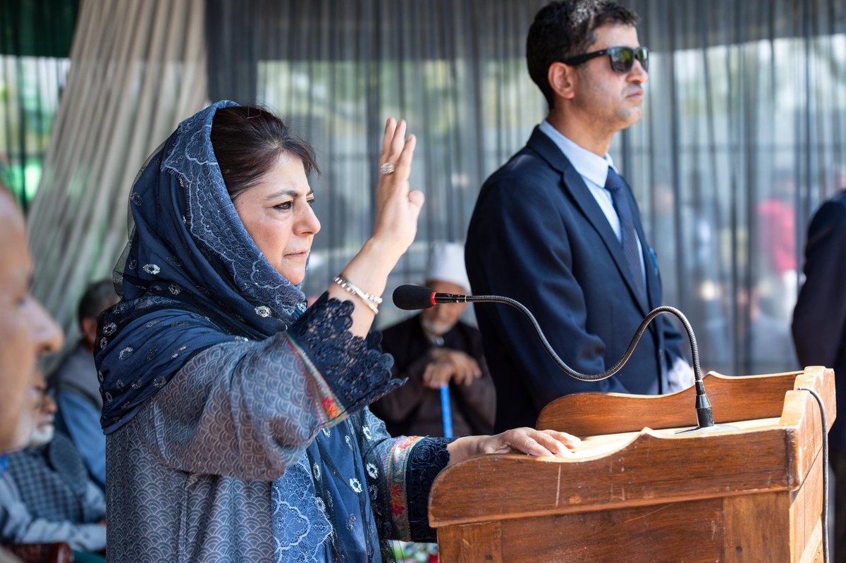 KashmirLife's tweet image. Calling #Pulwama the epitome of resilience, #MehboobaMufti thanked the people for their unwavering support and described the district as a land of hope with much to offer despite enduring hardships. See photos