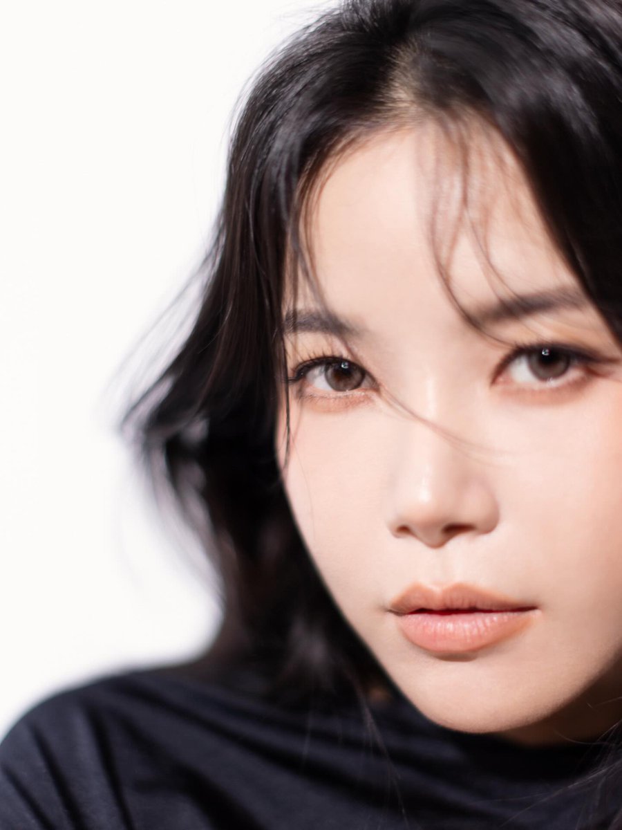 DragonKazoo77's tweet image. 260412 📸 The photographer of Solar's Mirror Media (鏡週刊) Interview shared two pictorial photos without watermarks and two behind-the-scenes photos

quencyyenphoto IG
🔗instagram.com/p/DXBH4IPgJVm/

#Solar #솔라 #頌樂
#總有一顆屬於你的星球 #Your_Own_Star
#MAMAMOO #마마무