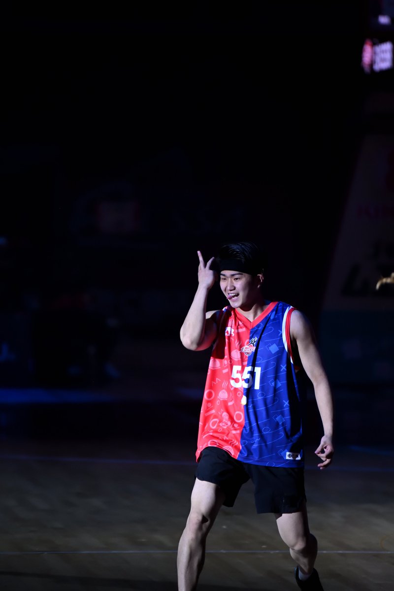 しげさん tweet media