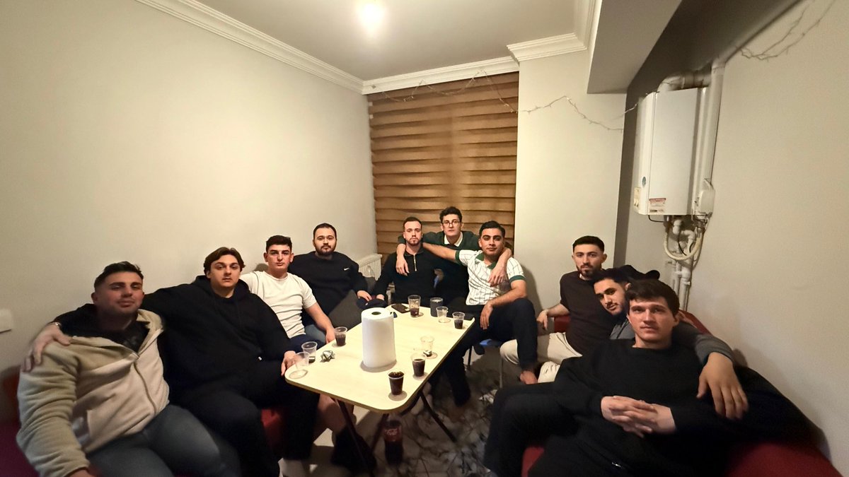 Mustafaali89165's tweet photo. TEHLİKE ⚠️
(Kişisel korunma ekipmanları olmadan yaklaşmayınız) https://t.co/tVAsmduvcI