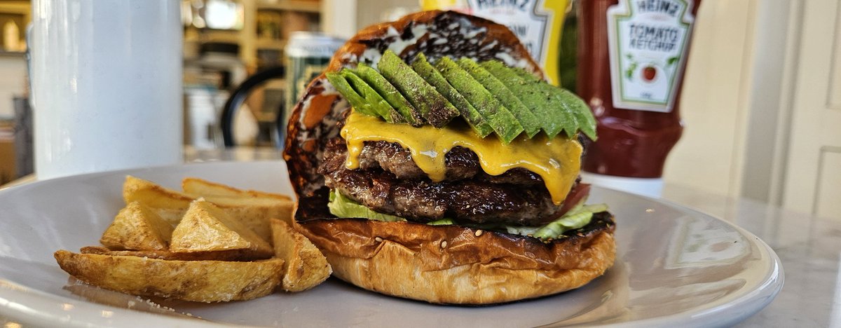 CHESS_BIKE's tweet photo. 久しぶりのカフェツーして満足🍔☕🤤
#firstly https://t.co/WF9LeOiiwJ