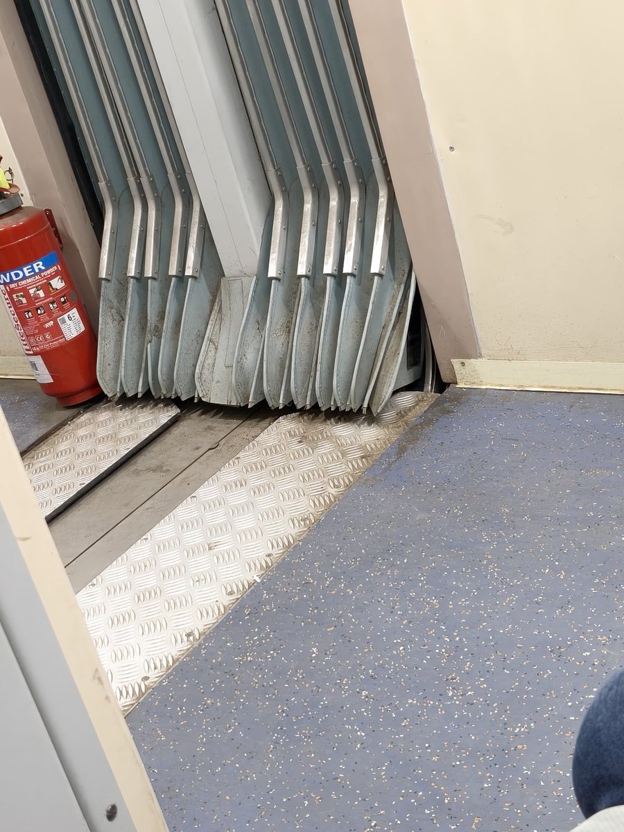 halderrupam2010's tweet photo. @EasternRailway @IRCTCofficial @RailMinIndia @AshwiniVaishnaw 
31835 - KrishnaNagar to Sealdah AC local
- Not cleaned, too much dirty, Flores are not cleaned, windows glasses are very much dirty, Not cleaned properly.
According to High ticket price - service is not upto the mark. https://t.co/OYlok82OG9