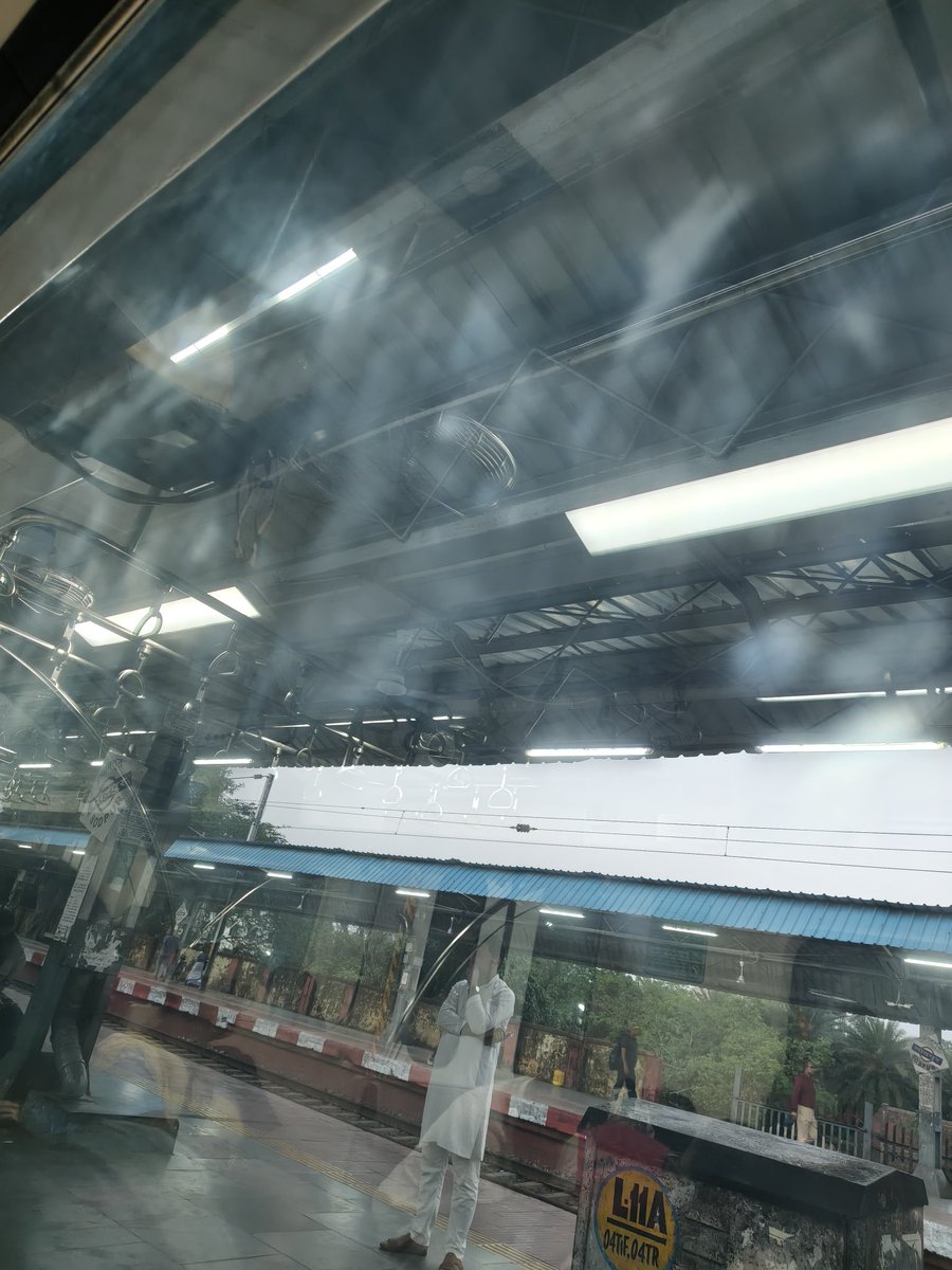 halderrupam2010's tweet photo. @EasternRailway @IRCTCofficial @RailMinIndia @AshwiniVaishnaw 
31835 - KrishnaNagar to Sealdah AC local
- Not cleaned, too much dirty, Flores are not cleaned, windows glasses are very much dirty, Not cleaned properly.
According to High ticket price - service is not upto the mark. https://t.co/OYlok82OG9