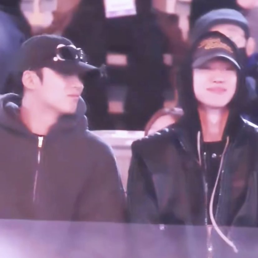 "the view is so beautiful, right?"
"how beautiful."