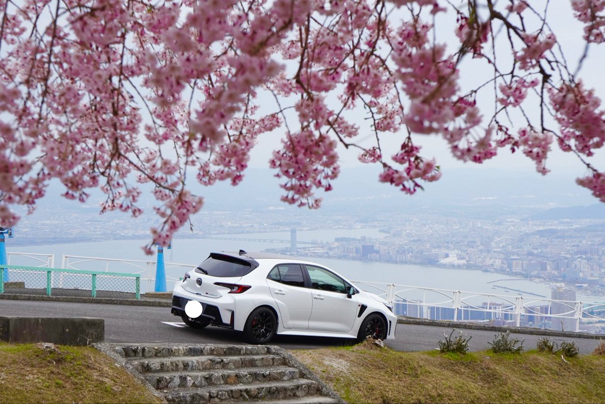 kkgrc1515's tweet image. 琵琶湖までドライブに行って来ました！
桜がまだ綺麗に残ってたので、桜と一緒に撮れて良かった👍🏻

#GRカローラ #GR  #滋賀