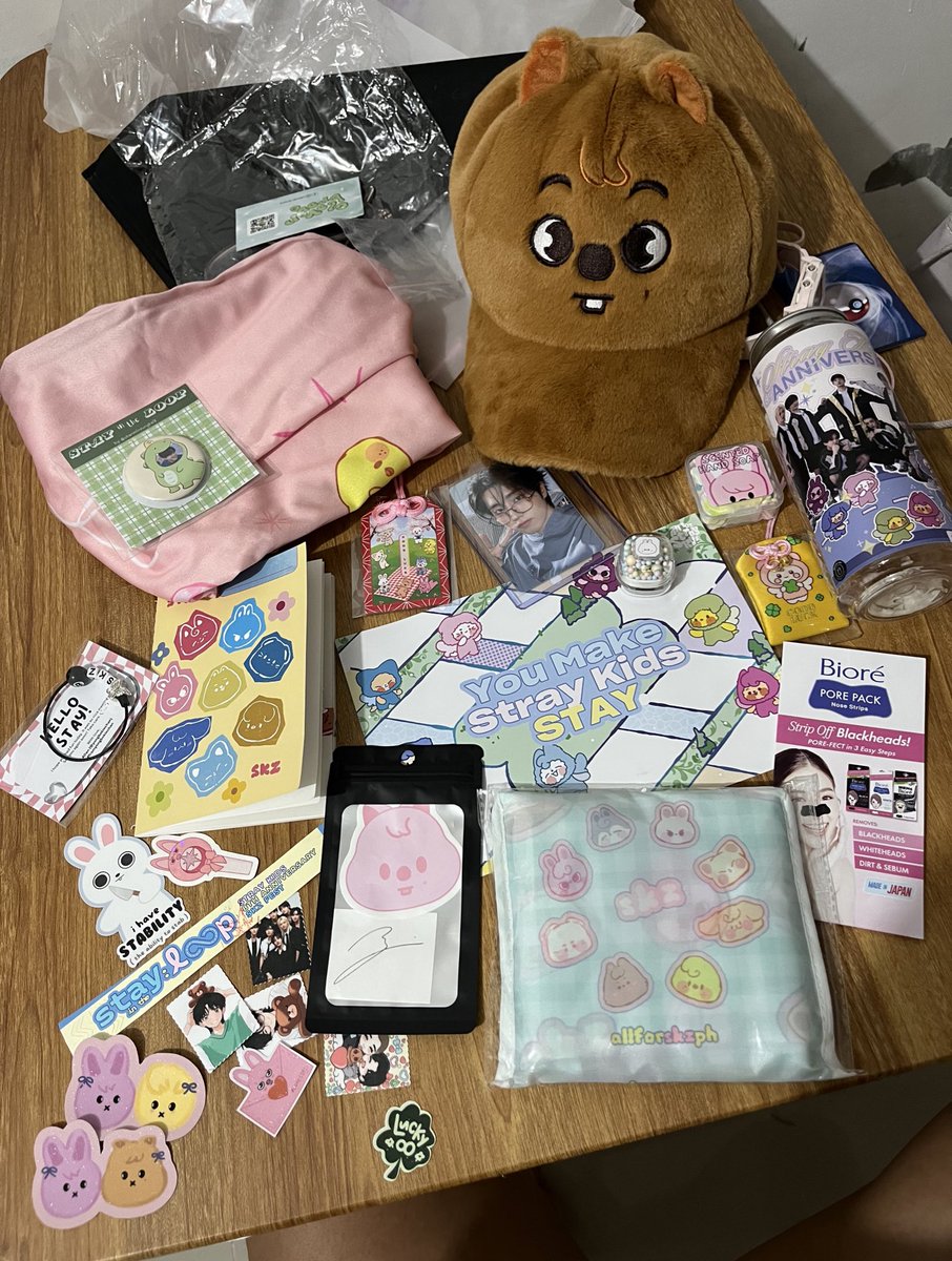 quakkart's tweet photo. my smol(?) #Stay_inthe_Loop haul. di ko na matandaan saan ko nakuha sila pero i think moots ko ung iba huhu. pls say hi sa replies (and waiting rin sa P.O if meron).

thank you as always @allforskzph for this event. 💖 https://t.co/ar20wXno60