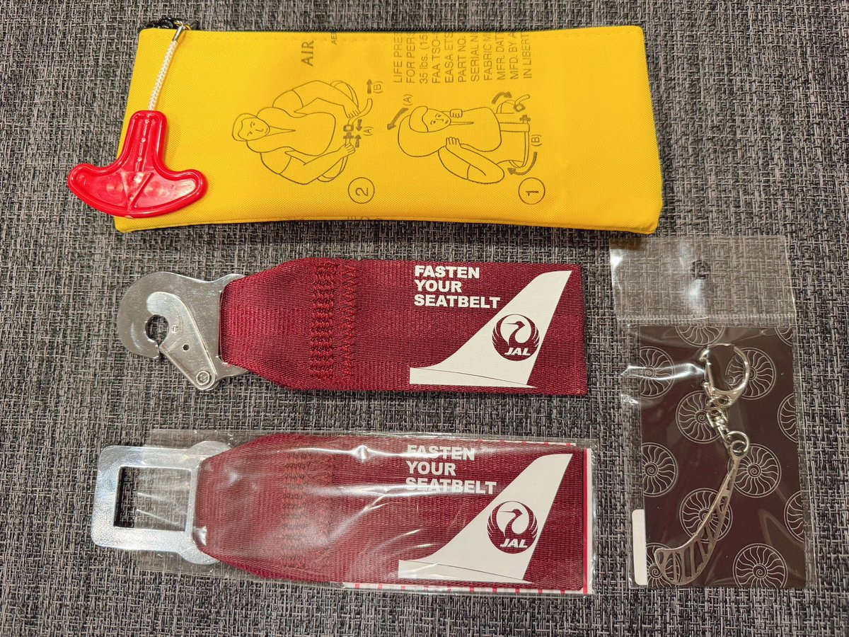 横浜高島屋でJALの飛行機部品をリサイクルした商品があったのでお迎え