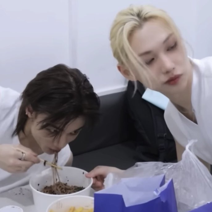 뿅( ◠◠. )(∴◠◠∴) tweet media