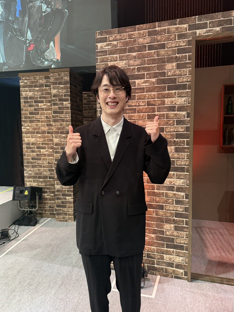 honmonochihiro's tweet photo. #アークナイツ 朗読劇
#闇散らす火花 the Reader's Theater

無事終了致しました〜〜👏👏
僕はビーンとダントン兄を演じてました〜📰🕶️
暖かなお客様と魅力的な共演者様に囲まれて楽しかった〜〜！

写真はダントン弟の #亀山雄慈 さんと！本編ゲームの用語とか色々教えていただきました！感謝ッ！ https://t.co/qK5rFYGGu8