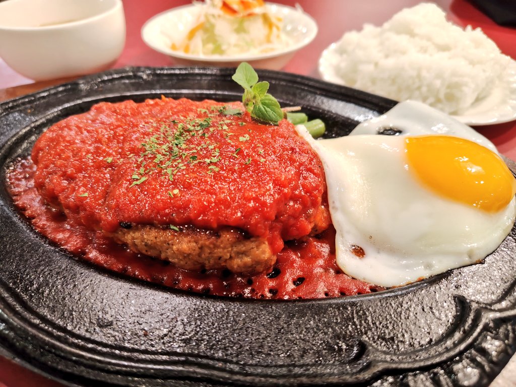 今週石岡の『kitchen Sakura』さんでいただいたのは、ジャンボトマトハンバーグセット。
こちらのトマト成分が最近足りなかったので、存分に補給😄
ちなみに昨日魚政水産さんで買った釜揚げしらすを差し入れしたんだけど、お店の皆さん「すっごく美味しい！！」って喜んでくれました😄
俺も明日食べよ