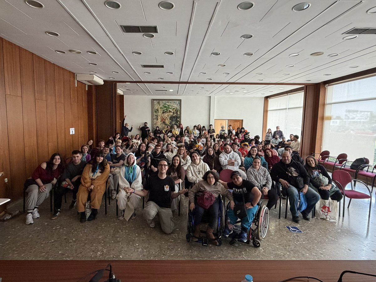 agustingarprada's tweet photo. Auditorio lleno y más de 2 horas de Meet&amp;Greet firmando y conociéndoos en Albanime 2026, he sido bendecido con la mejor comunidad ✨ https://t.co/WhbHe7P6i0